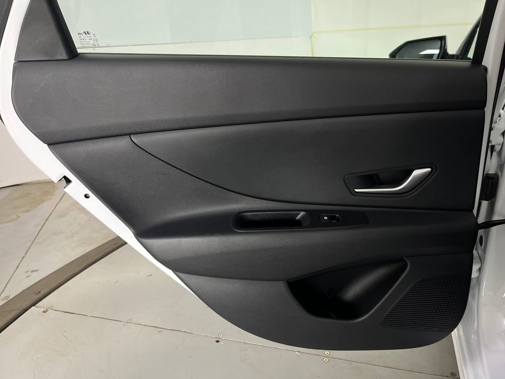 Used 2025 Hyundai Elantra Blue FWD image 27