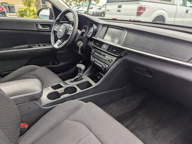 Used 2020 Kia Optima LX image 30
