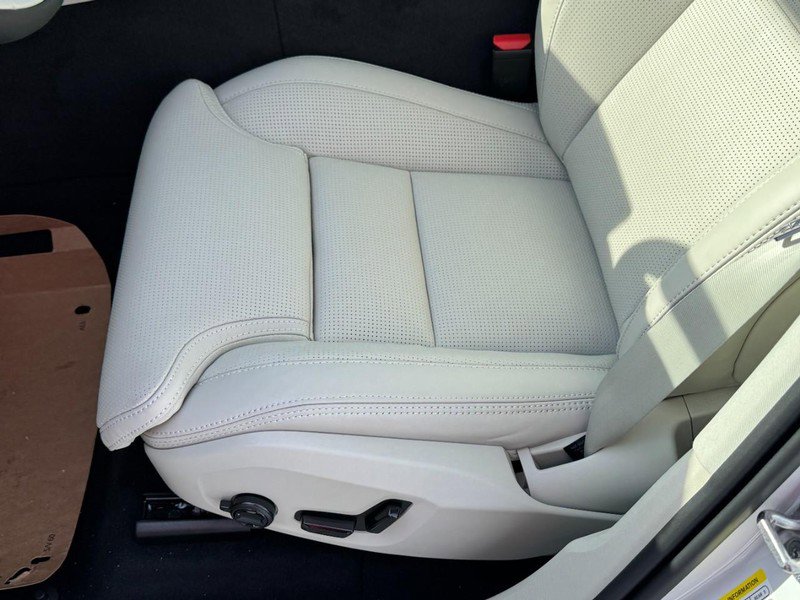 New 2026 Volvo XC60 B5 Ultra w/ Climate Package image 17