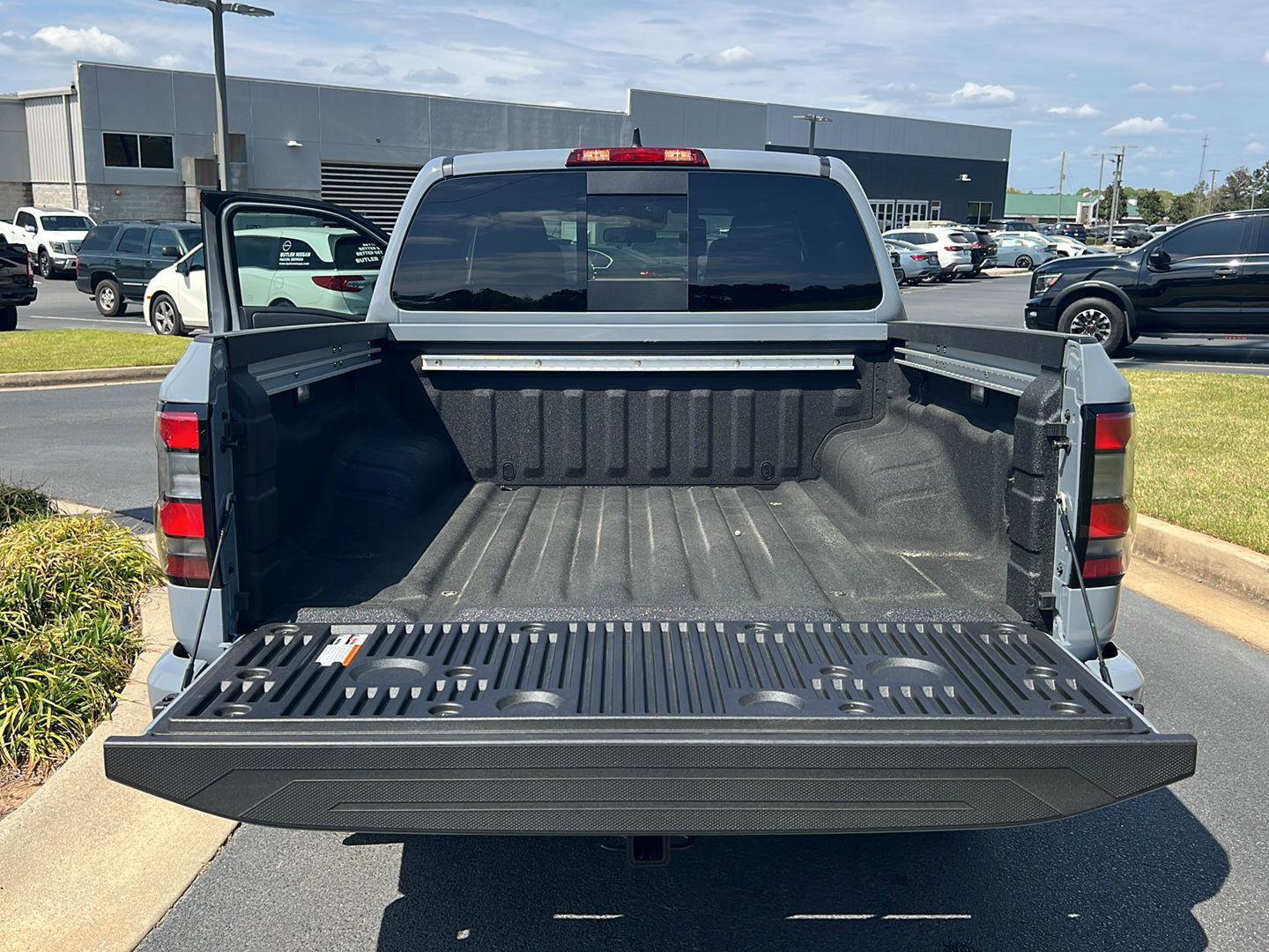 New 2026 Nissan Frontier PRO-4X w/ Pro-4x Convenience Package AWD/4WD image 33