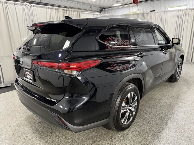 Used 2022 Toyota Highlander XLE image 4