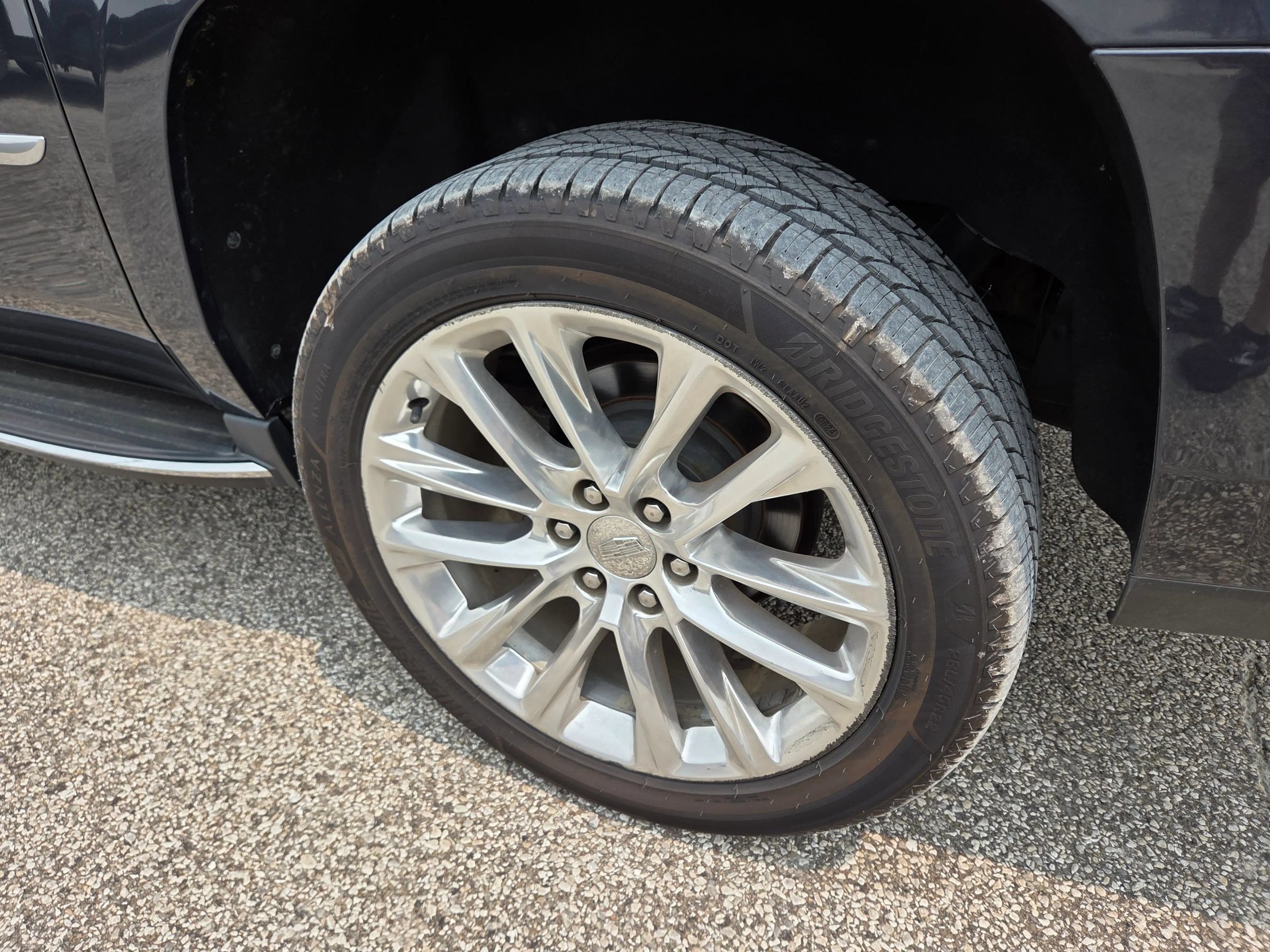 Used 2019 Cadillac Escalade ESV Luxury AWD/4WD image 11