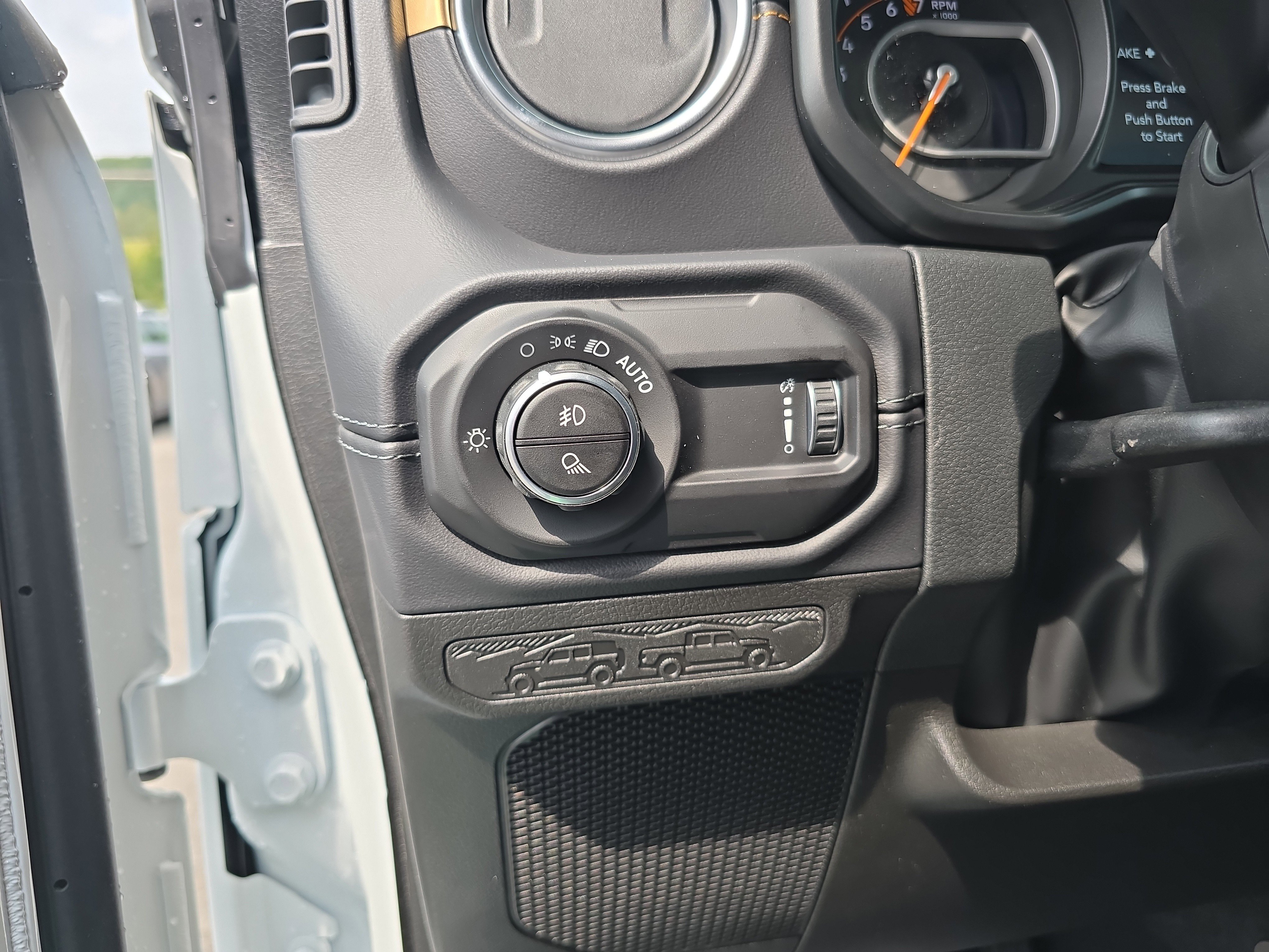 New 2025 Jeep Gladiator Sport image 18
