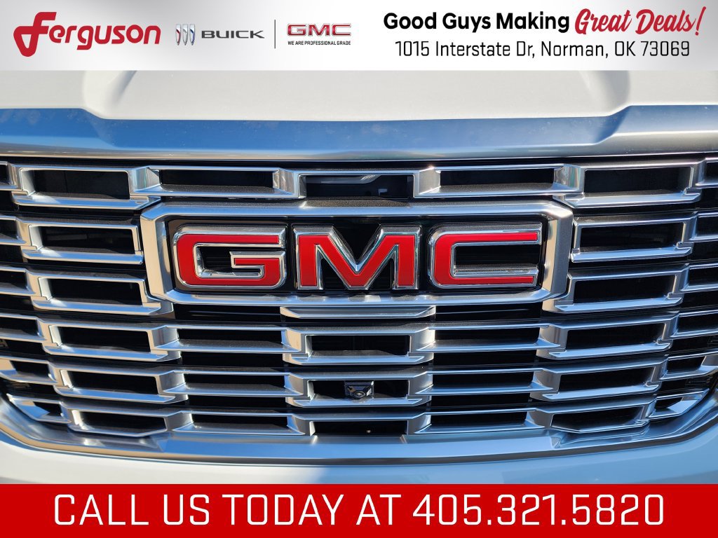 New 2026 GMC Yukon Denali w/ Denali Reserve Package AWD/4WD image 9