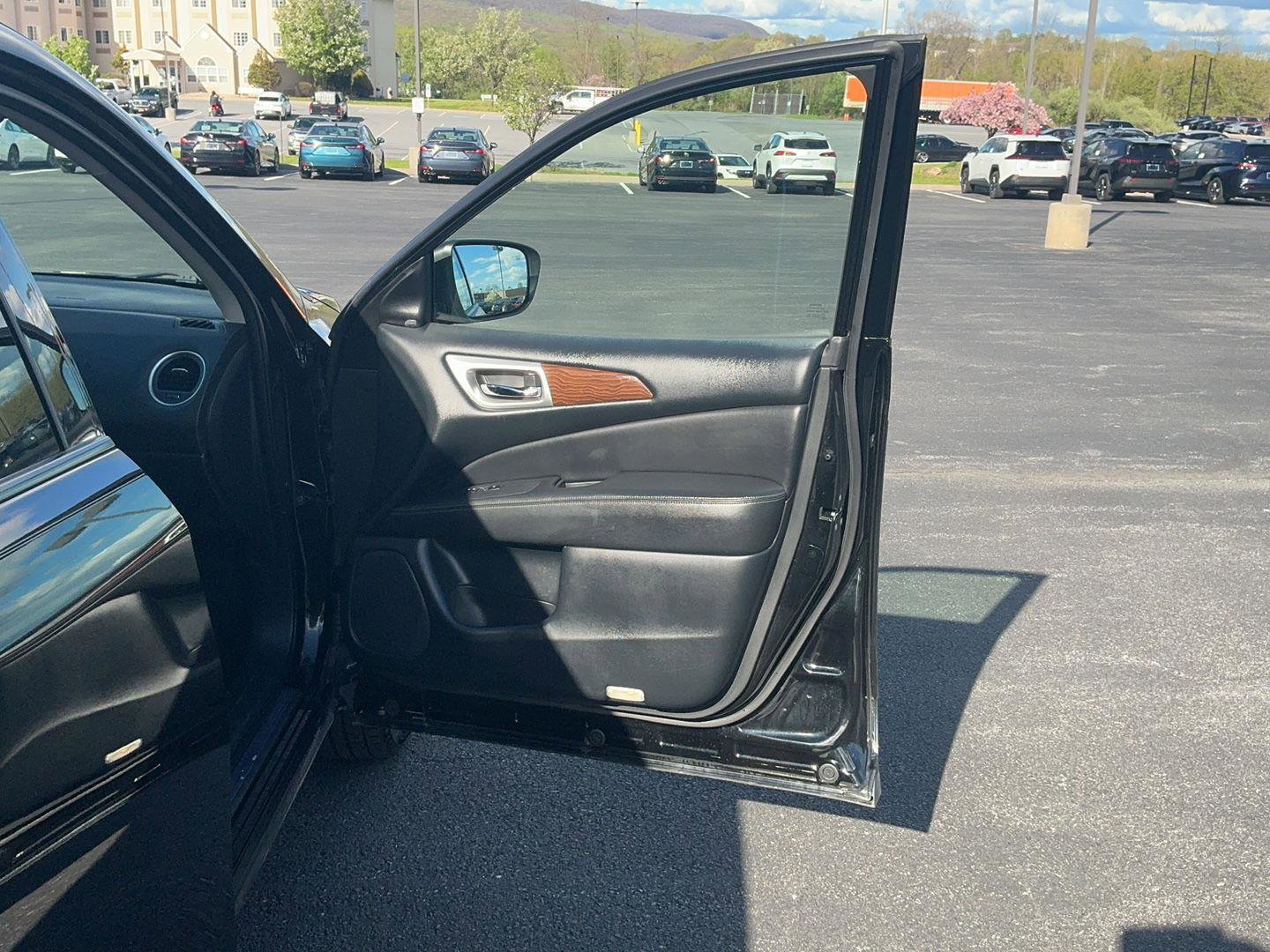 Used 2019 Nissan Pathfinder Platinum image 26