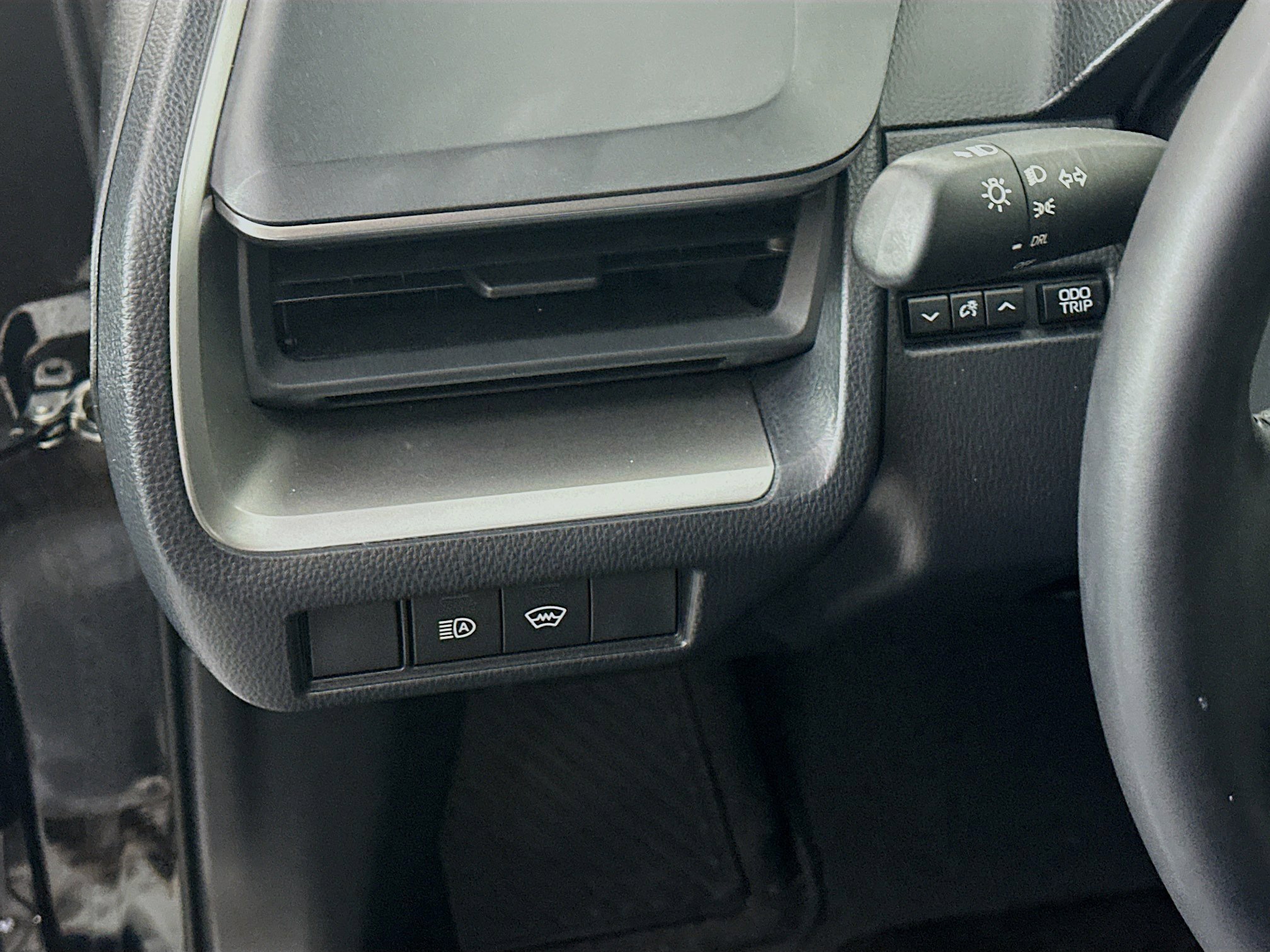 Used 2024 Toyota Prius LE FWD image 16