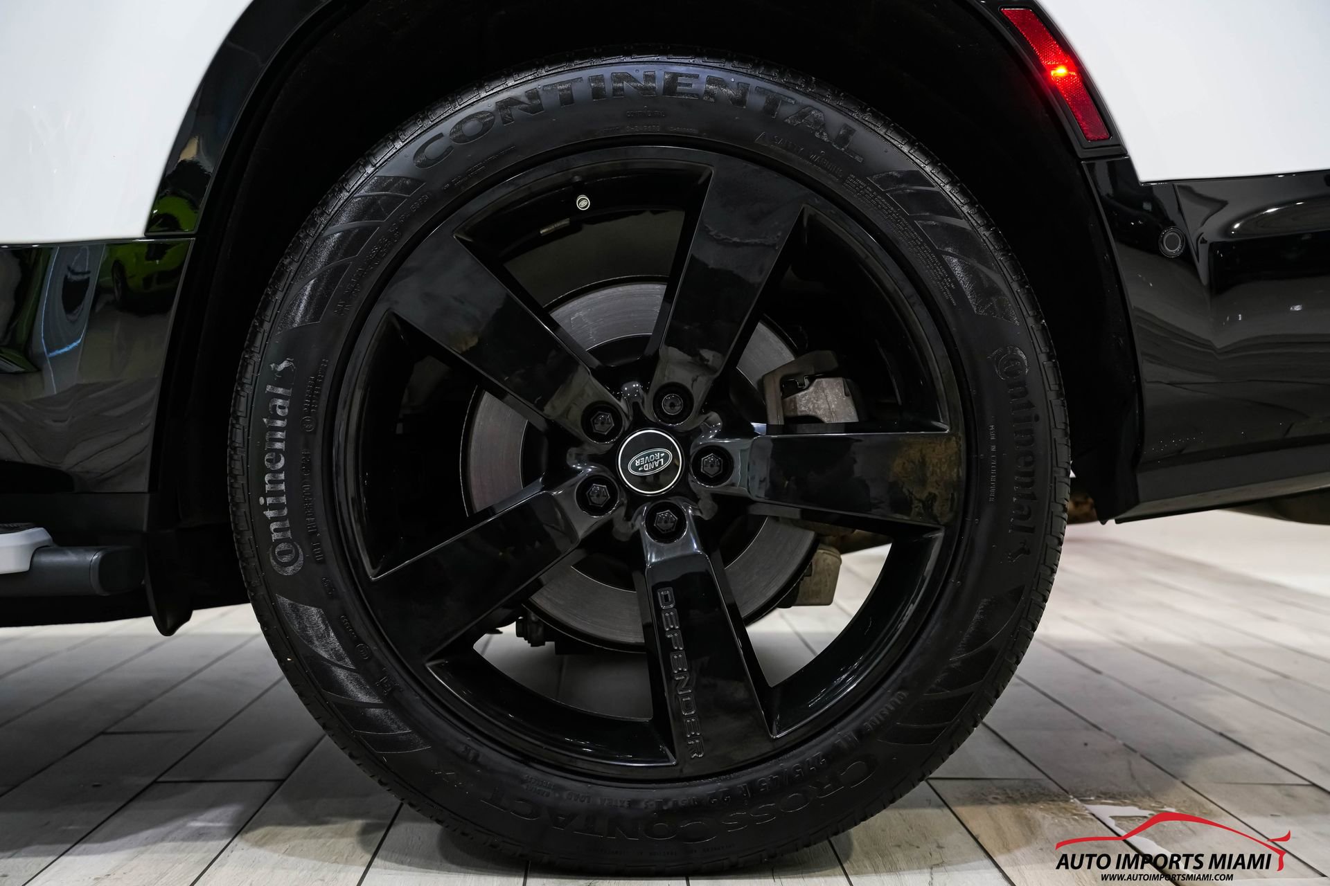 Used 2023 Land Rover Defender 130 X-Dynamic SE image 85