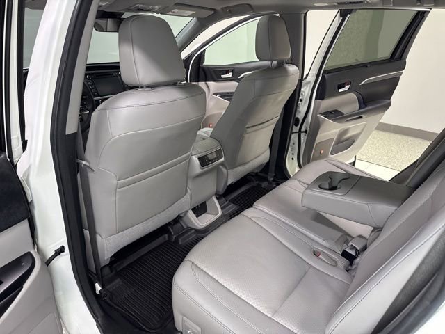 Used 2017 Toyota Highlander Limited FWD image 28