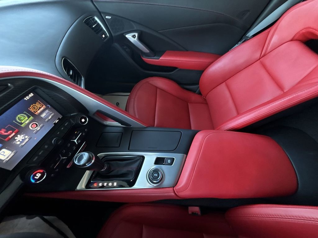 Used 2015 Chevrolet Corvette Z06 w/ 3LZ Preferred Equipment Group image 27