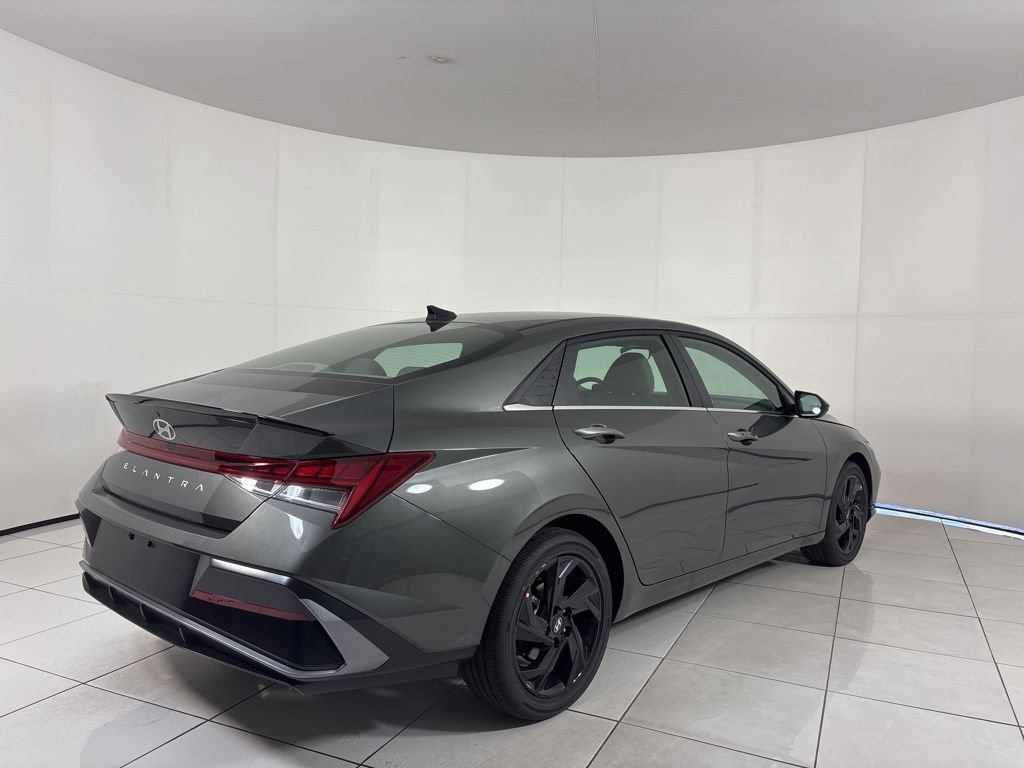 New 2026 Hyundai Elantra SEL Sport Premium FWD image 5