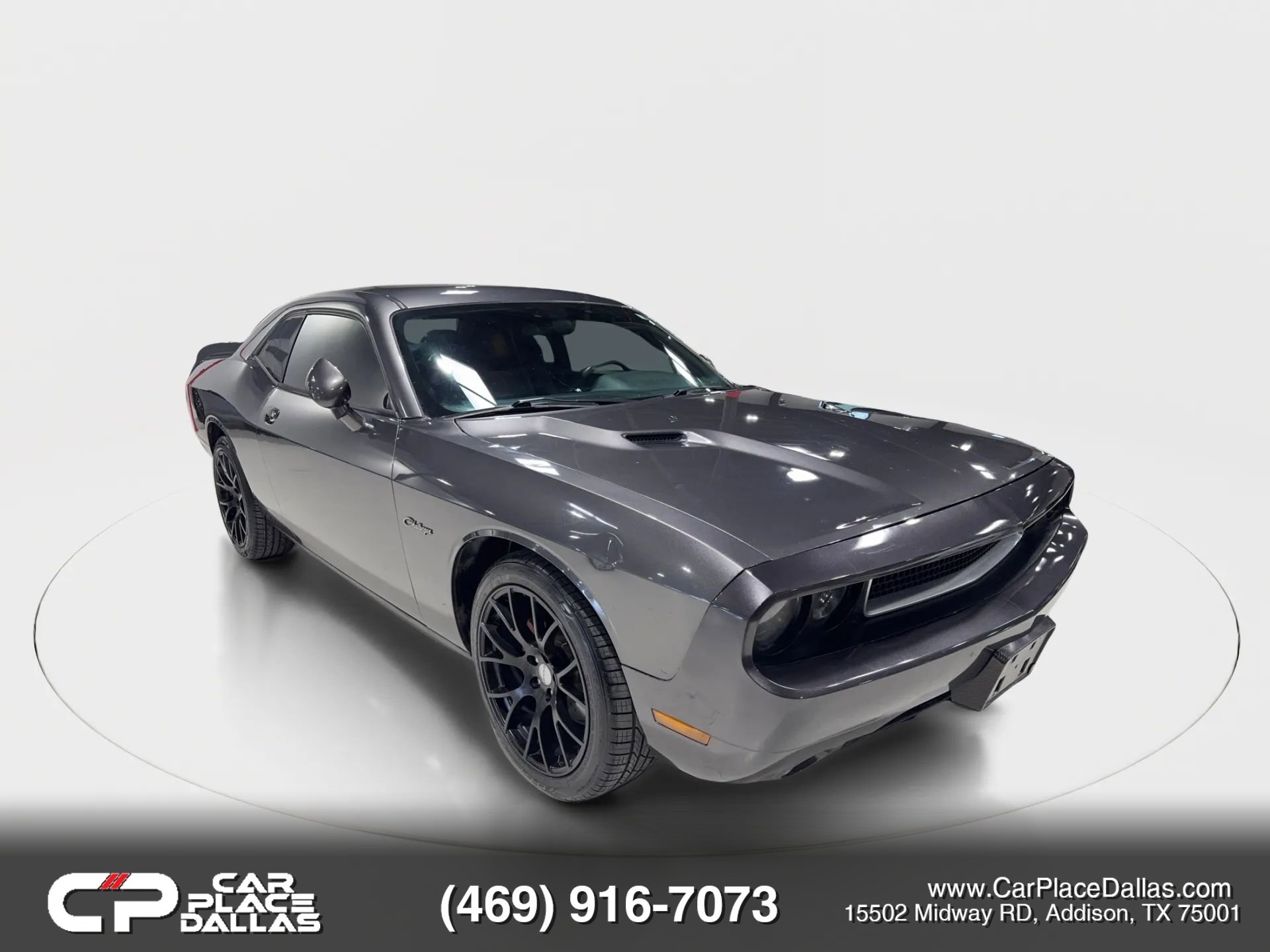 Used 2014 Dodge Challenger SXT RWD image 2