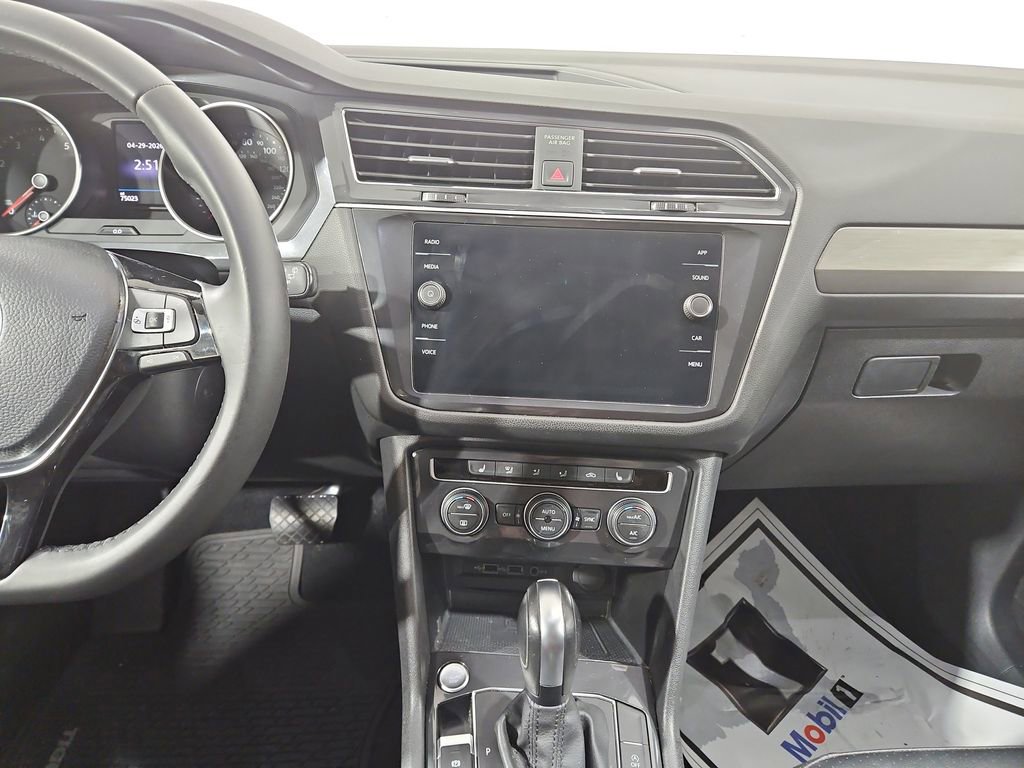 Used 2020 Volkswagen Tiguan SE w/ Panoramic Sunroof Package AWD/4WD image 18