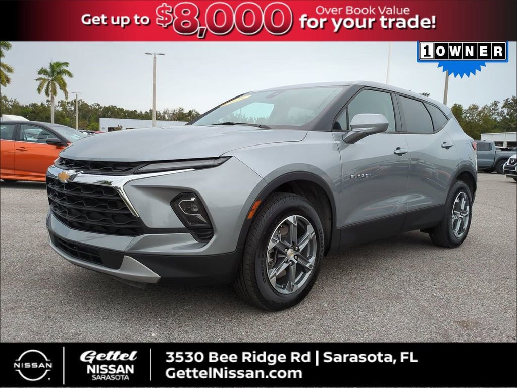 Used 2025 Chevrolet Blazer LT image 1