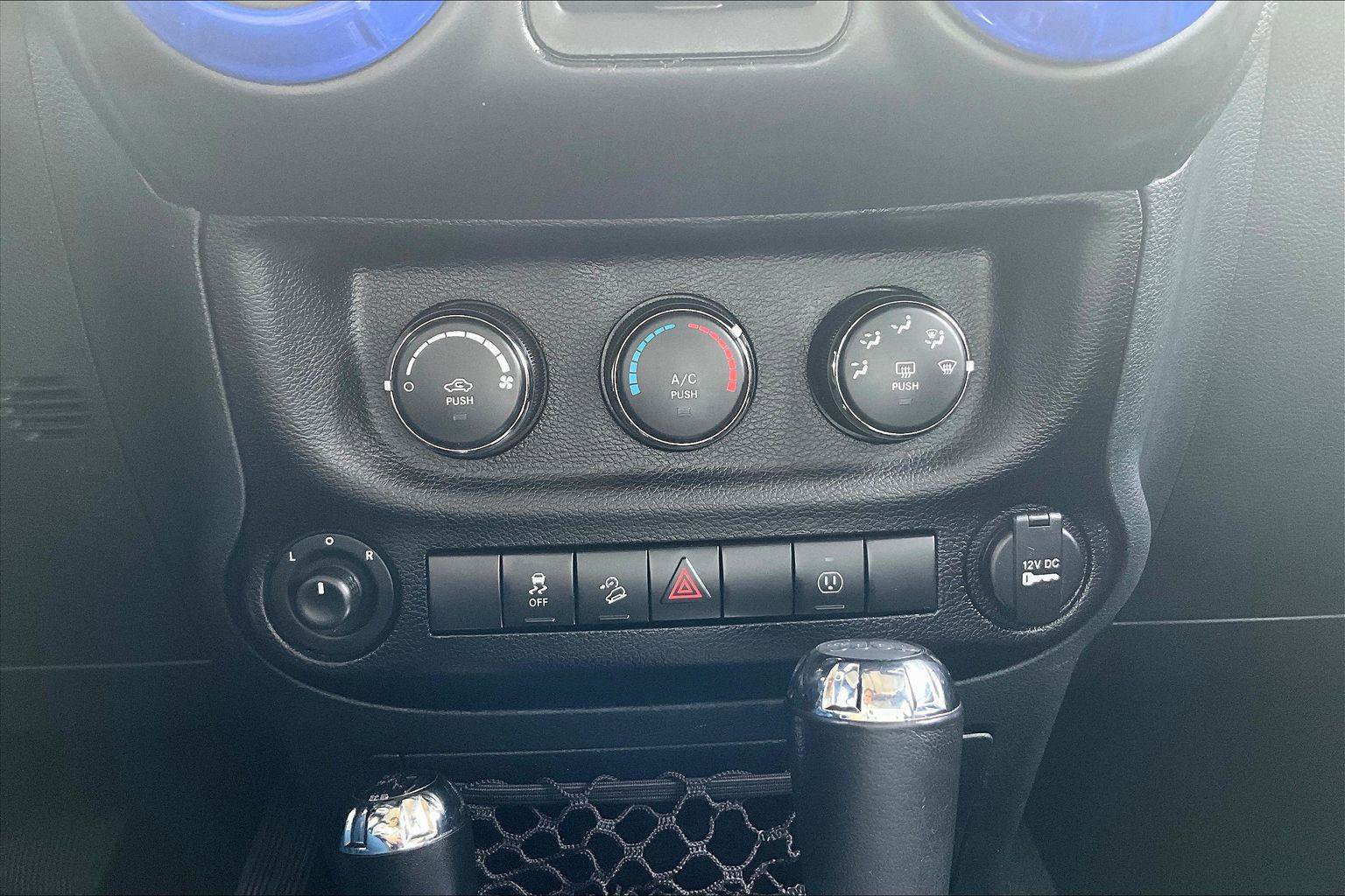 Used 2018 Jeep Wrangler Unlimited Sahara image 30