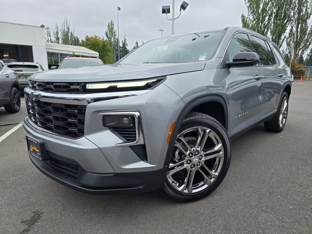 New 2025 Chevrolet Traverse LT w/ LPO, Illumination Package image 1