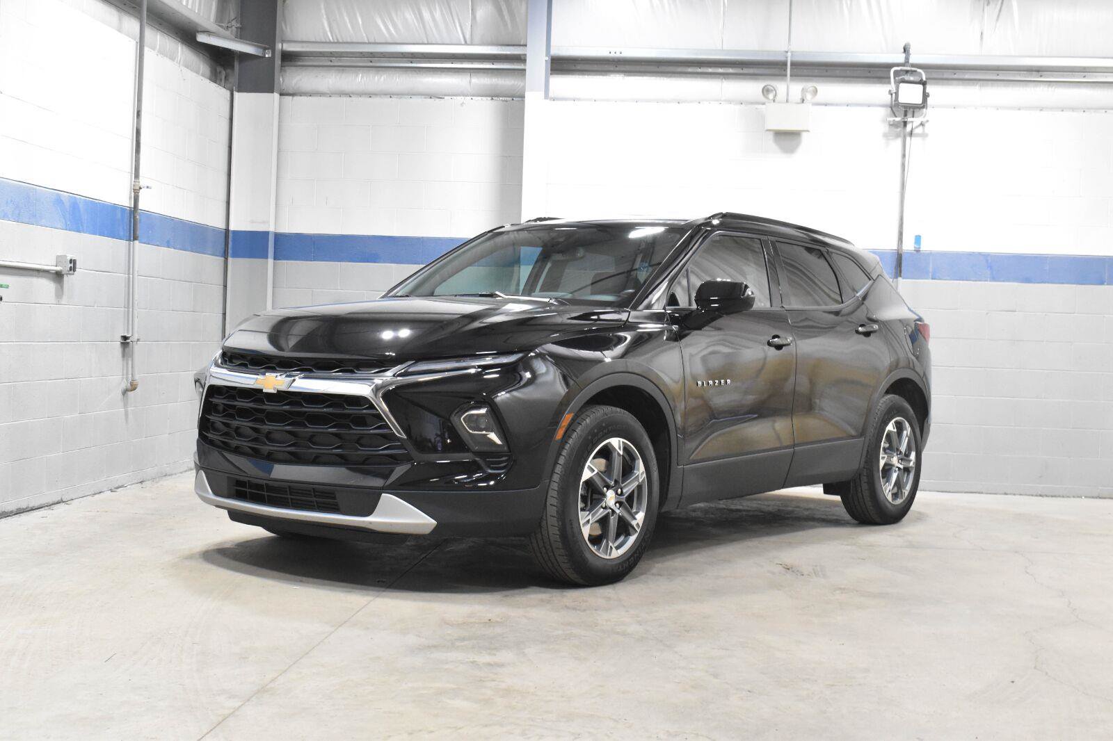 Used 2024 Chevrolet Blazer LT w/ Convenience Package AWD/4WD image 2