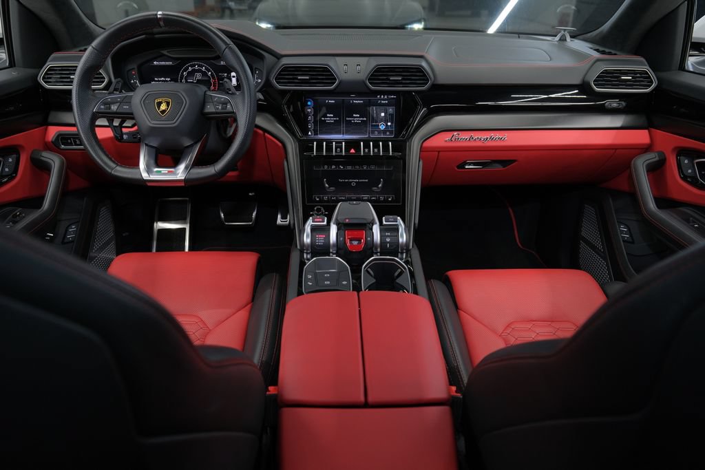 Used 2022 Lamborghini Urus AWD/4WD image 54