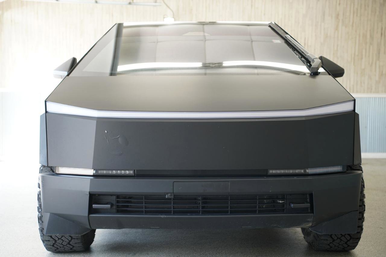 Used 2024 Tesla Cybertruck AWD Crew Cab image 3