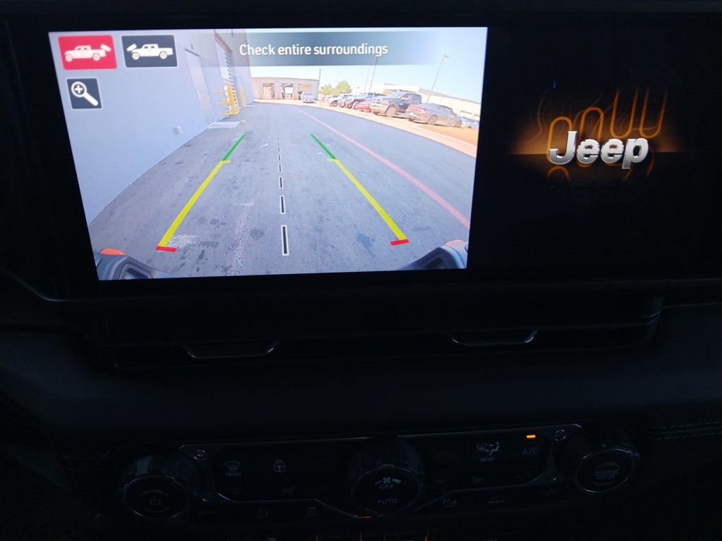 Used 2025 Jeep Gladiator Mojave AWD/4WD image 9