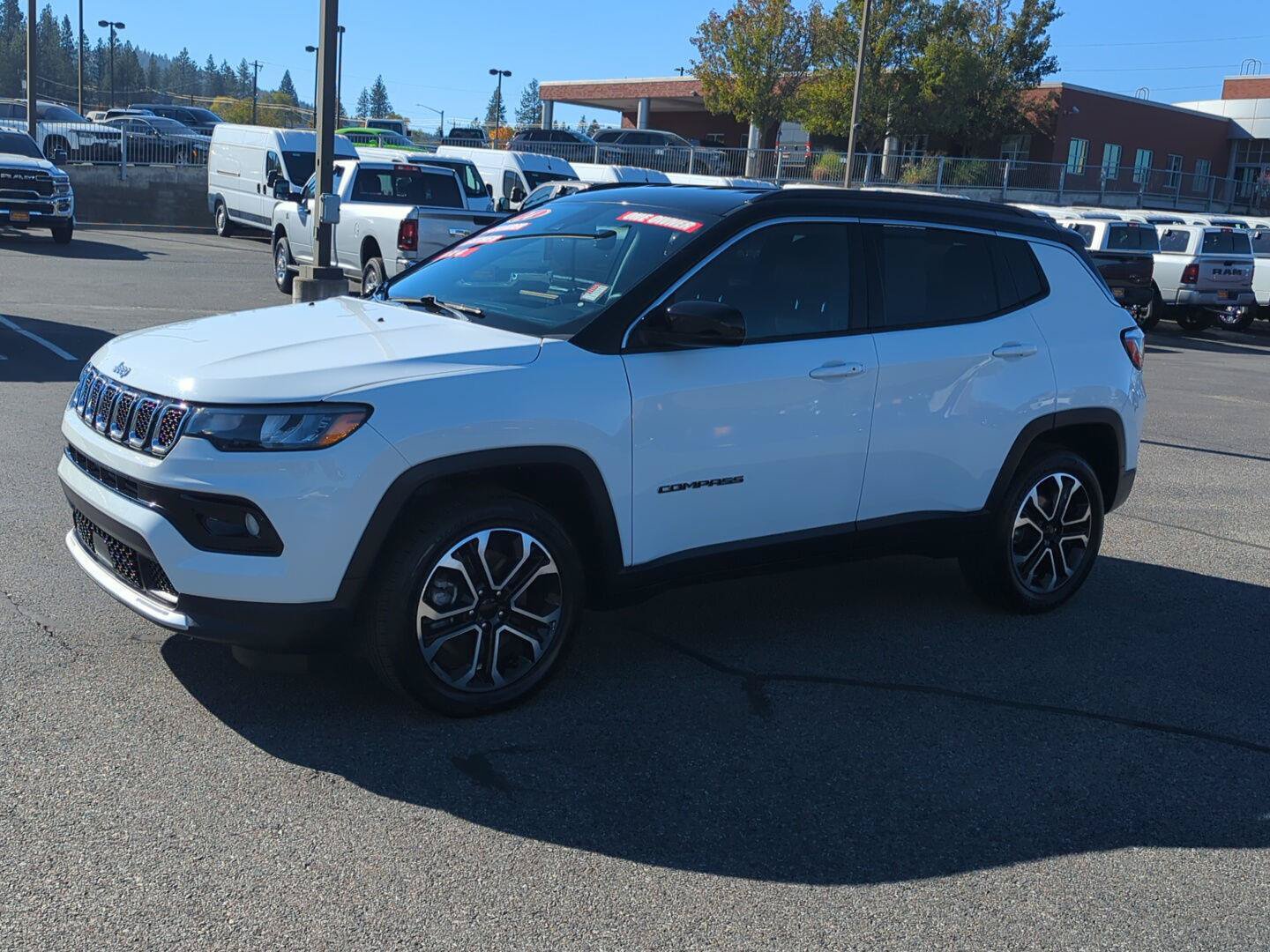 Used 2024 Jeep Compass Limited AWD/4WD image 3