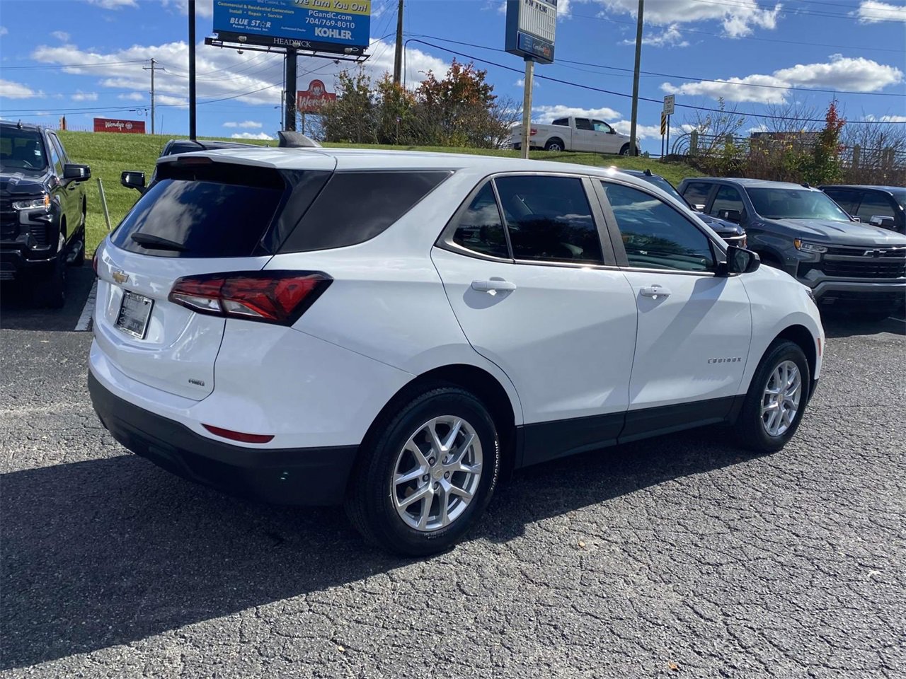 Used 2022 Chevrolet Equinox LS w/ LS Convenience Package image 6