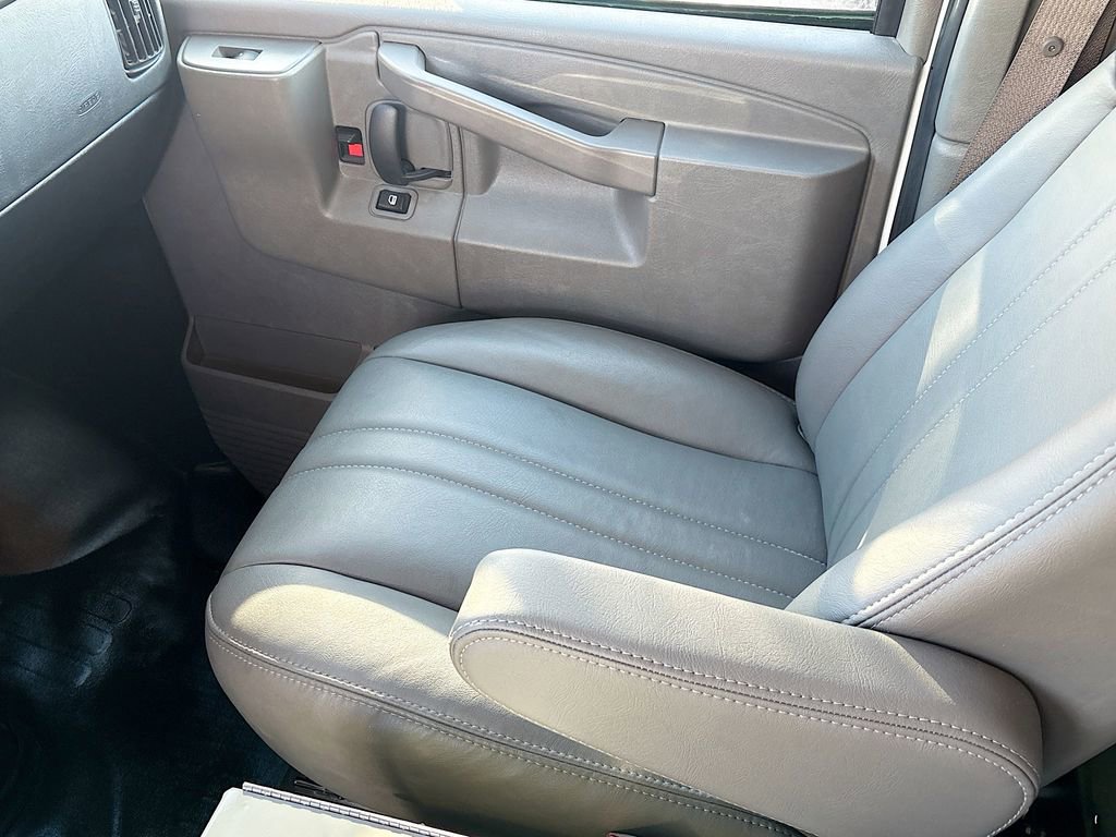 Used 2024 Chevrolet Express 3500 w/ Driver Convenience Package image 21