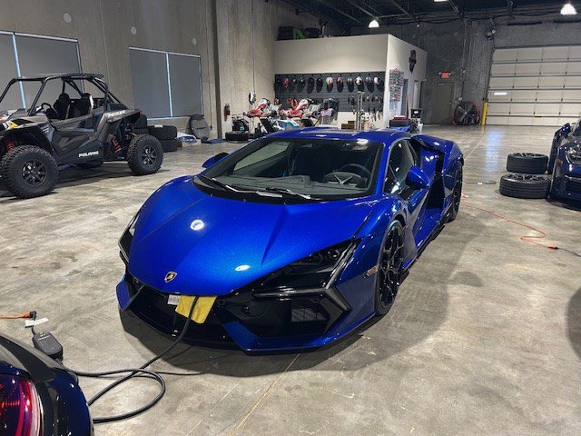 Used 2025 Lamborghini Revuelto image 2