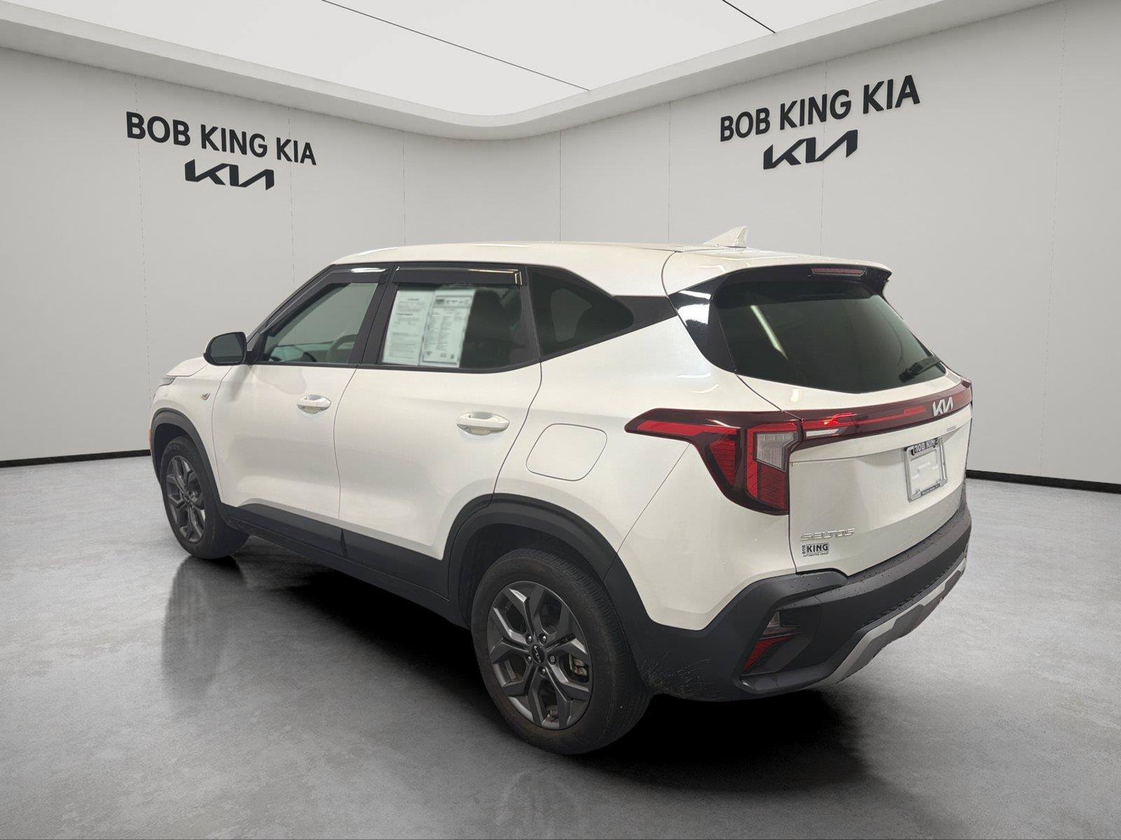 Used 2024 Kia Seltos LX AWD/4WD image 3
