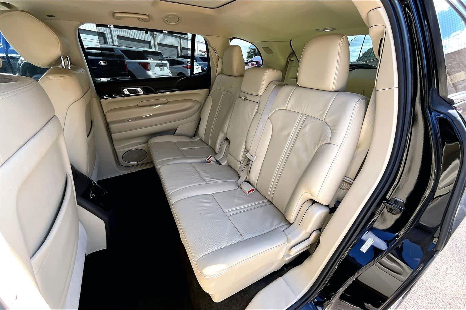 Used 2018 Lincoln MKT AWD image 23