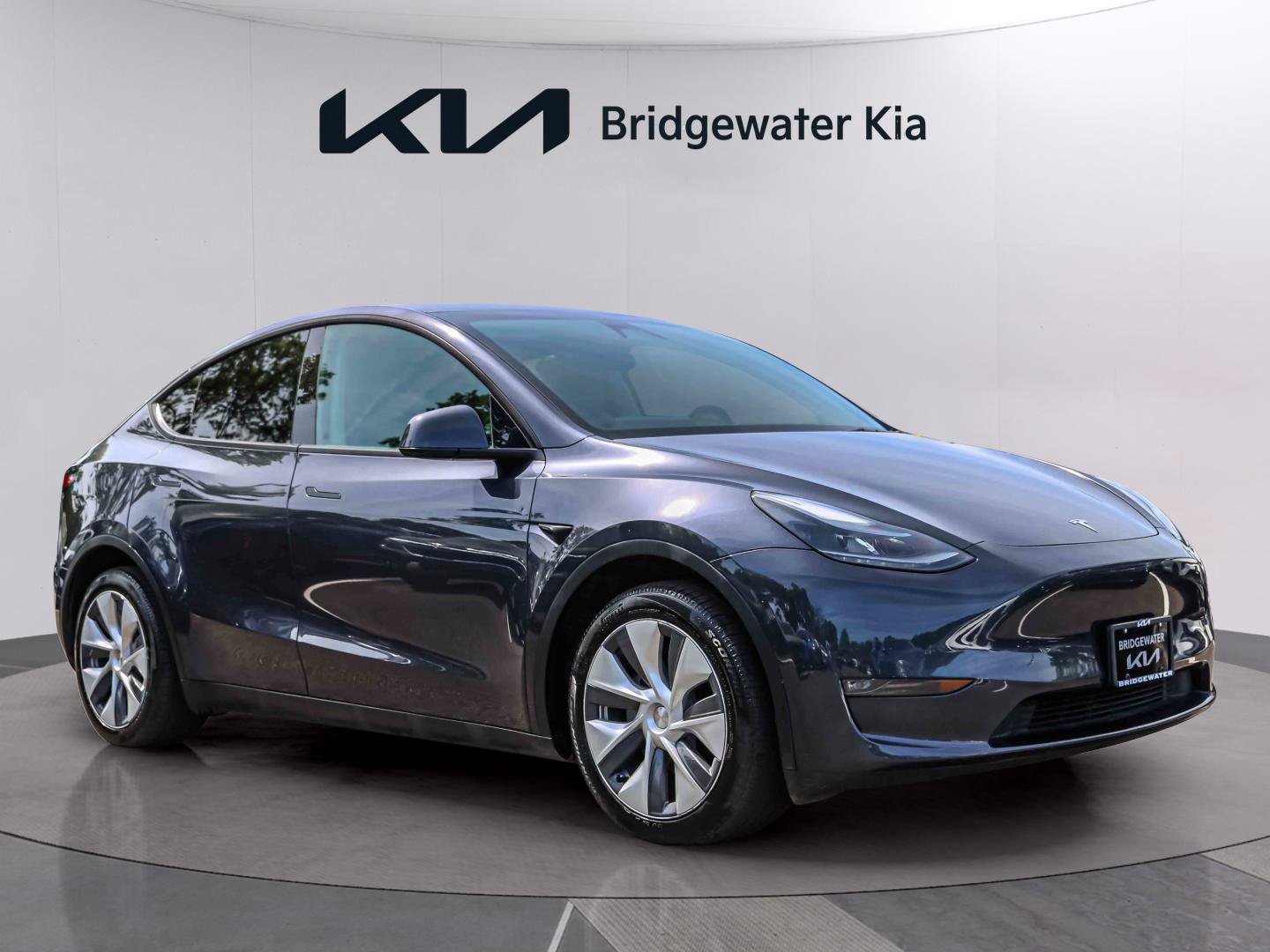 Used 2024 Tesla Model Y Long Range AWD/4WD image 1