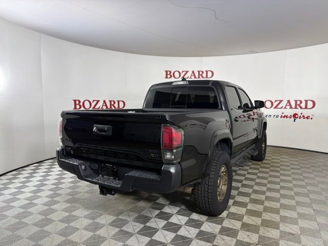 Used 2018 Toyota Tacoma SR5 AWD/4WD image 8