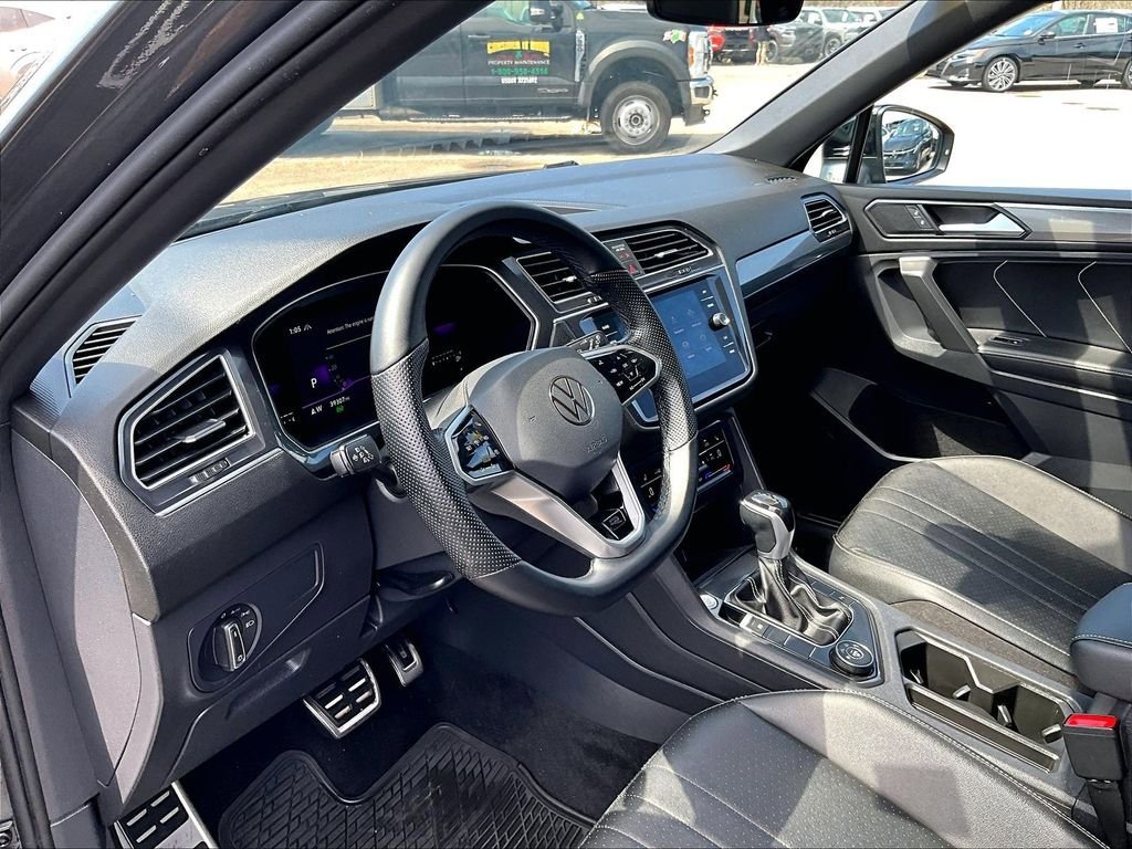 Used 2023 Volkswagen Tiguan SE R-Line AWD/4WD image 8