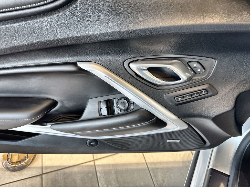 Used 2016 Chevrolet Camaro SS RWD image 15