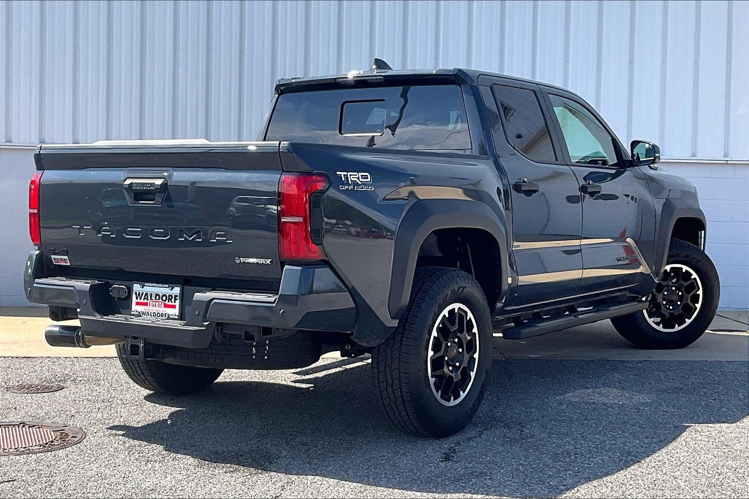 Used 2025 Toyota Tacoma TRD Off-Road w/ TRD Off Road Upgrade Package AWD/4WD image 17