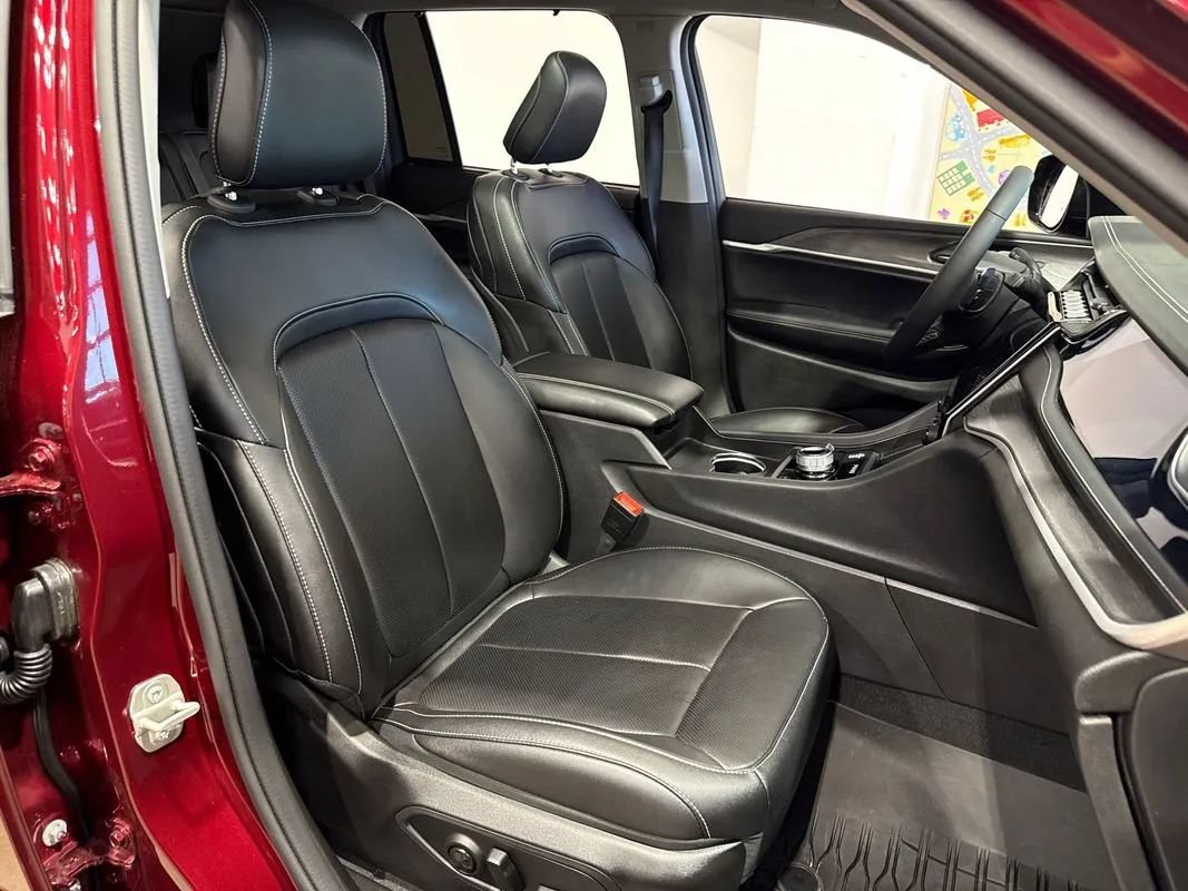 Used 2023 Jeep Grand Cherokee 30th Anniversary AWD/4WD image 94
