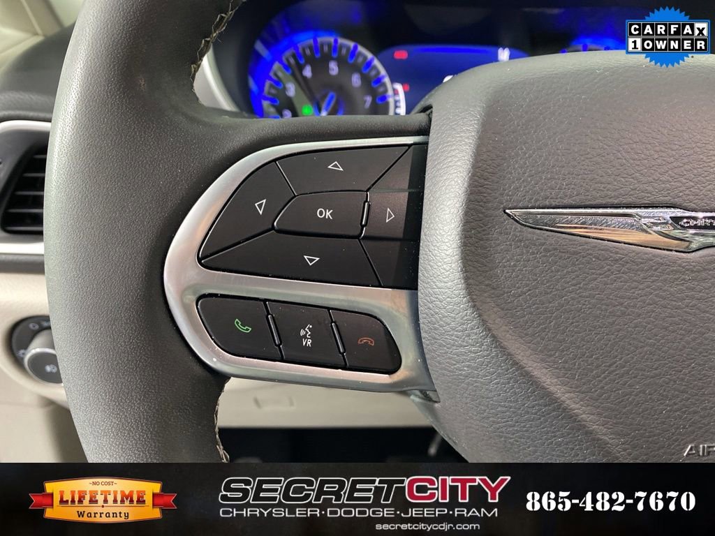 Used 2024 Chrysler Pacifica Touring-L image 14