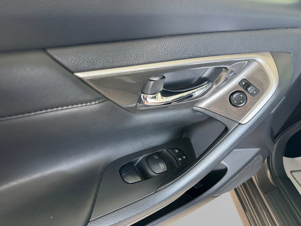 Used 2015 Nissan Altima 3.5 SL FWD image 14