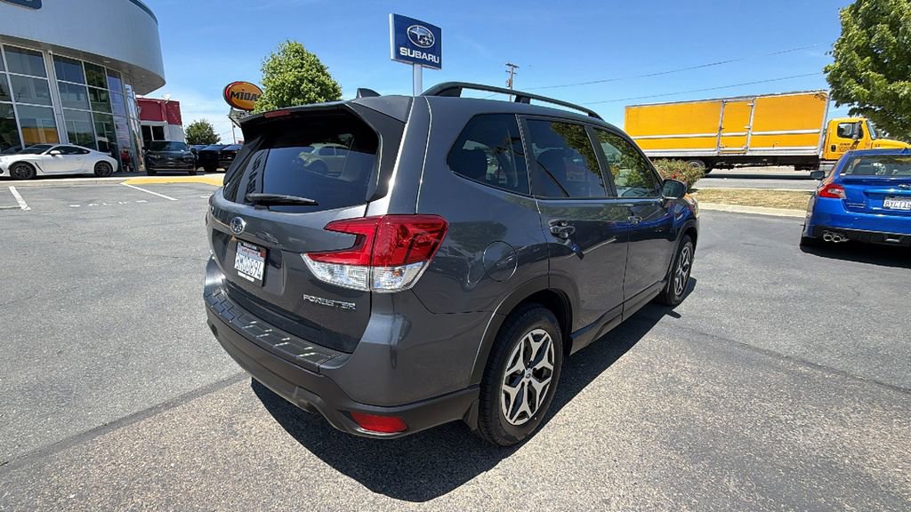 Used 2020 Subaru Forester Premium AWD/4WD image 4