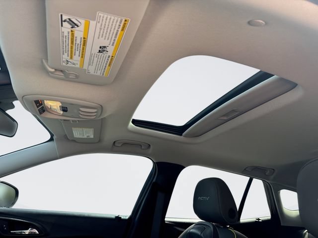 Used 2025 Chevrolet Trax ACTIV w/ Sunroof Package FWD image 21
