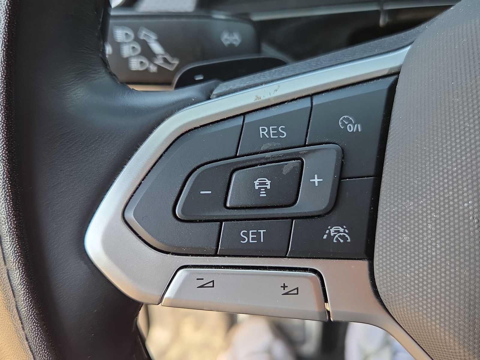 Used 2024 Volkswagen Atlas Cross Sport SEL Premium R-Line AWD/4WD image 23