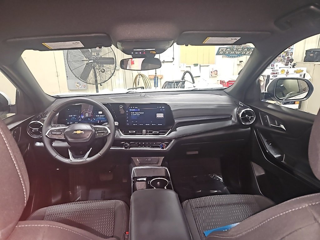 Used 2025 Chevrolet Equinox LT image 23