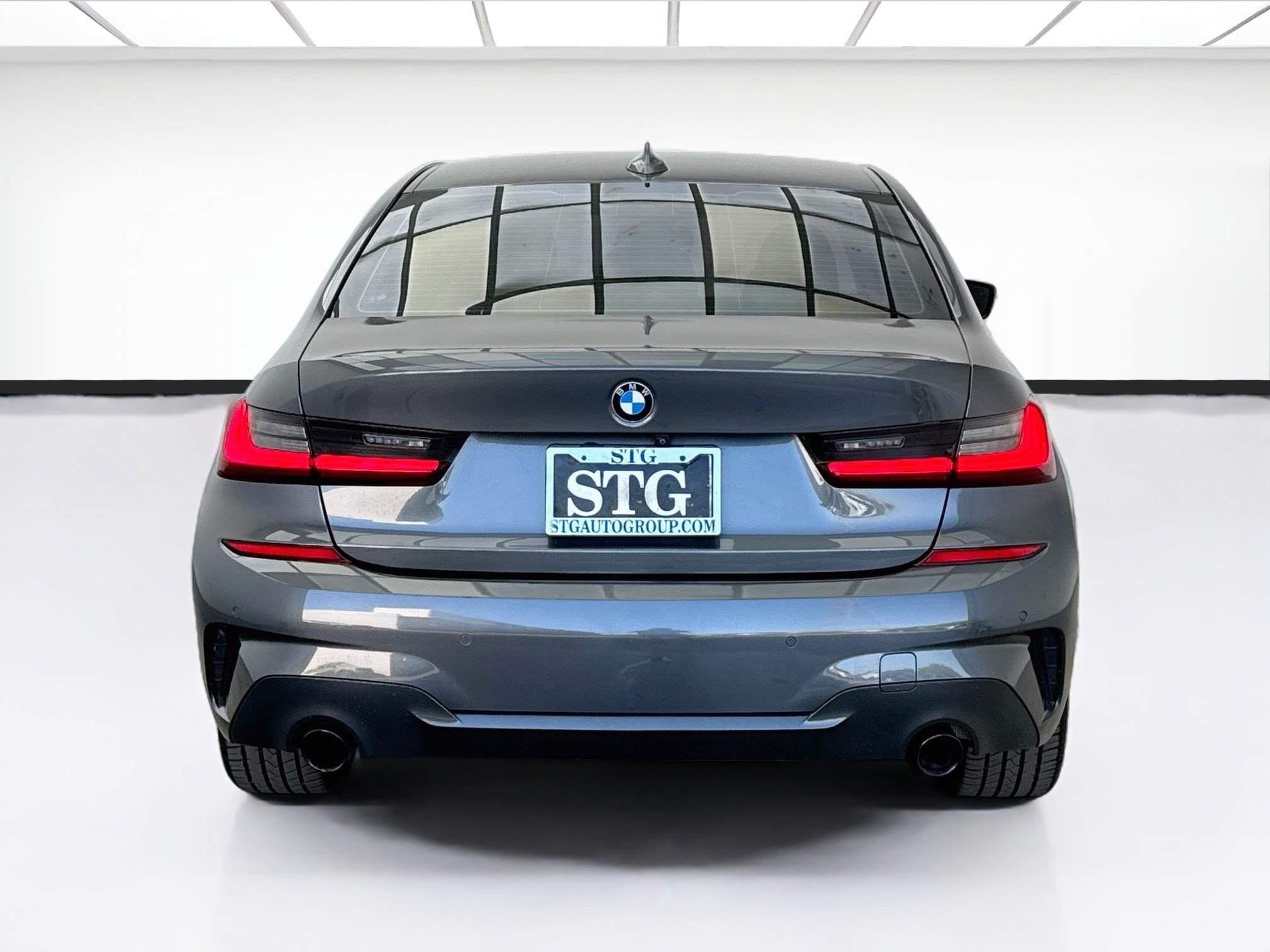 Used 2021 BMW 330e w/ M Sport Package RWD image 5