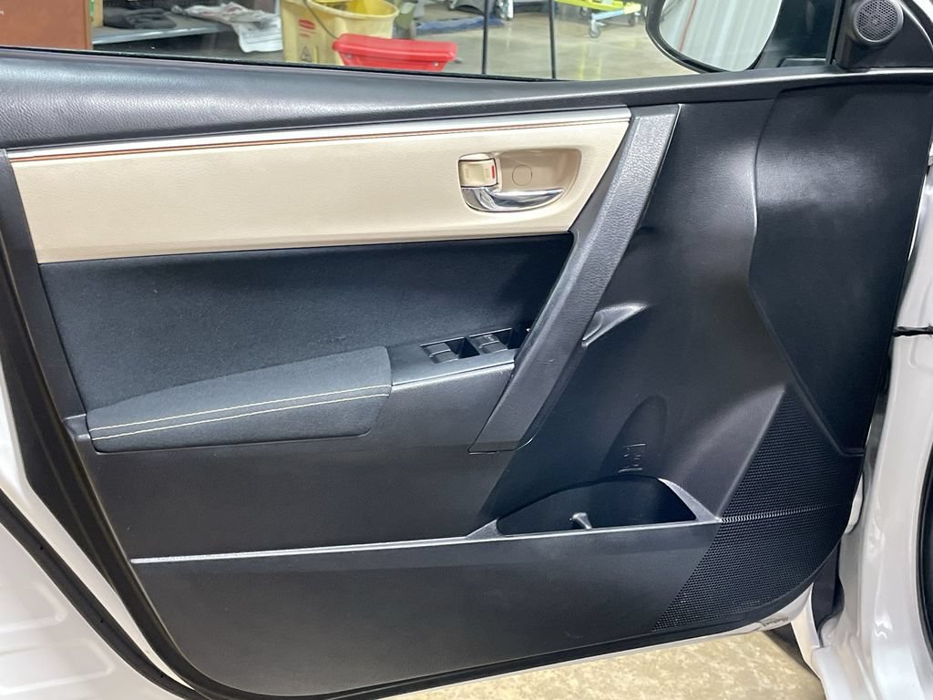 Used 2016 Toyota Corolla LE FWD image 12