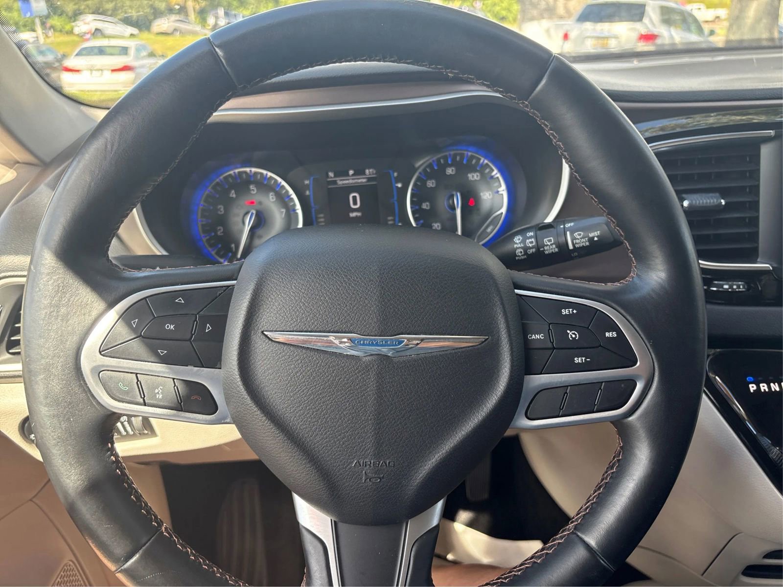 Used 2018 Chrysler Pacifica Touring-L image 18