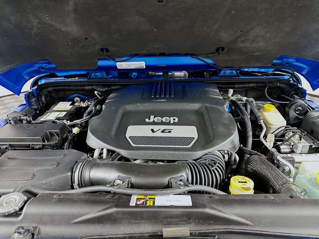 Used 2016 Jeep Wrangler Unlimited Rubicon w/ Connectivity Group image 27