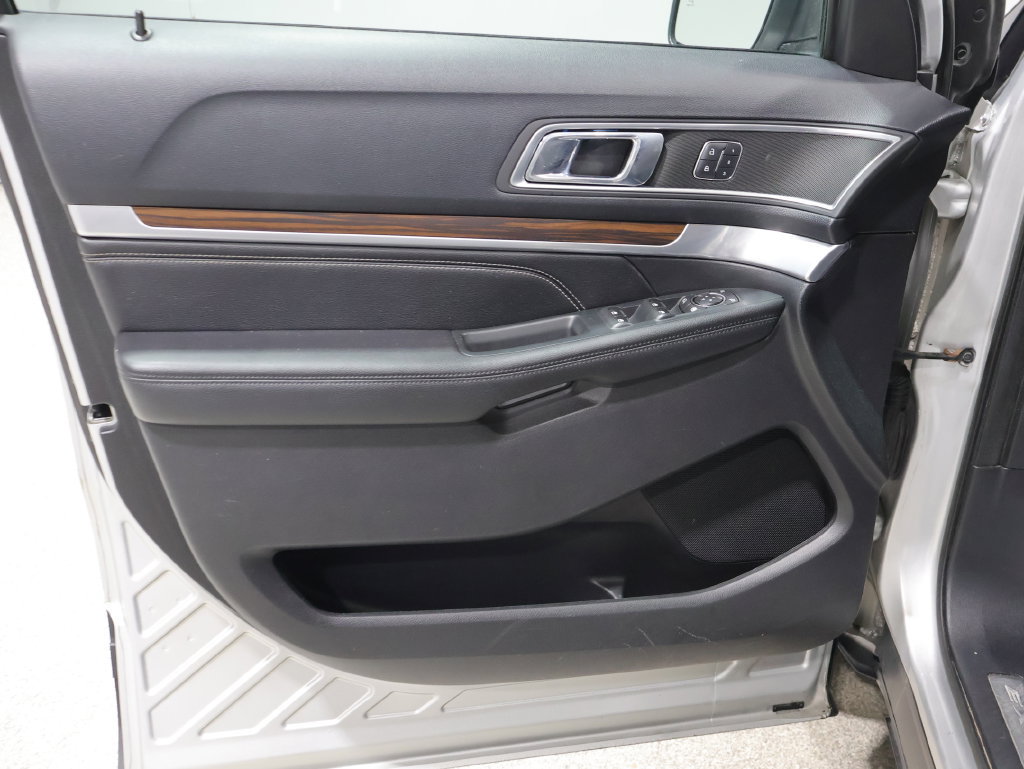 Used 2016 Ford Explorer Limited AWD/4WD image 13