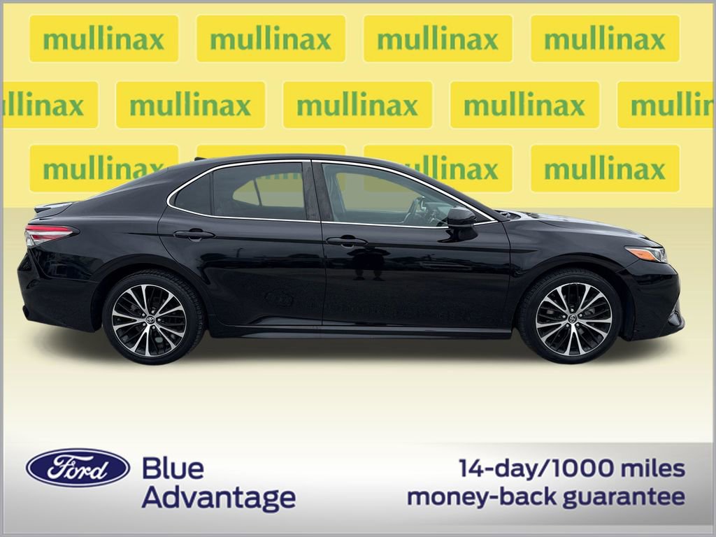 Used 2019 Toyota Camry SE image 2