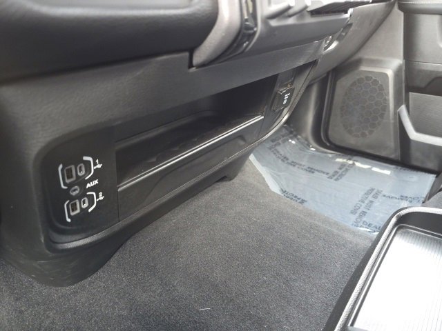 Used 2024 RAM 2500 Big Horn w/ Safety Group image 36