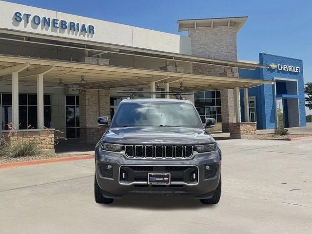 Used 2023 Jeep Grand Cherokee Overland w/ Luxury Tech Group IV AWD/4WD image 9
