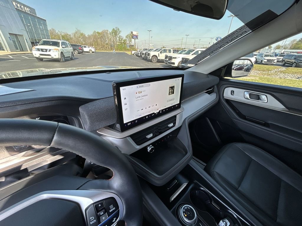 Used 2025 Ford Explorer Active w/ Active Comfort Package image 12